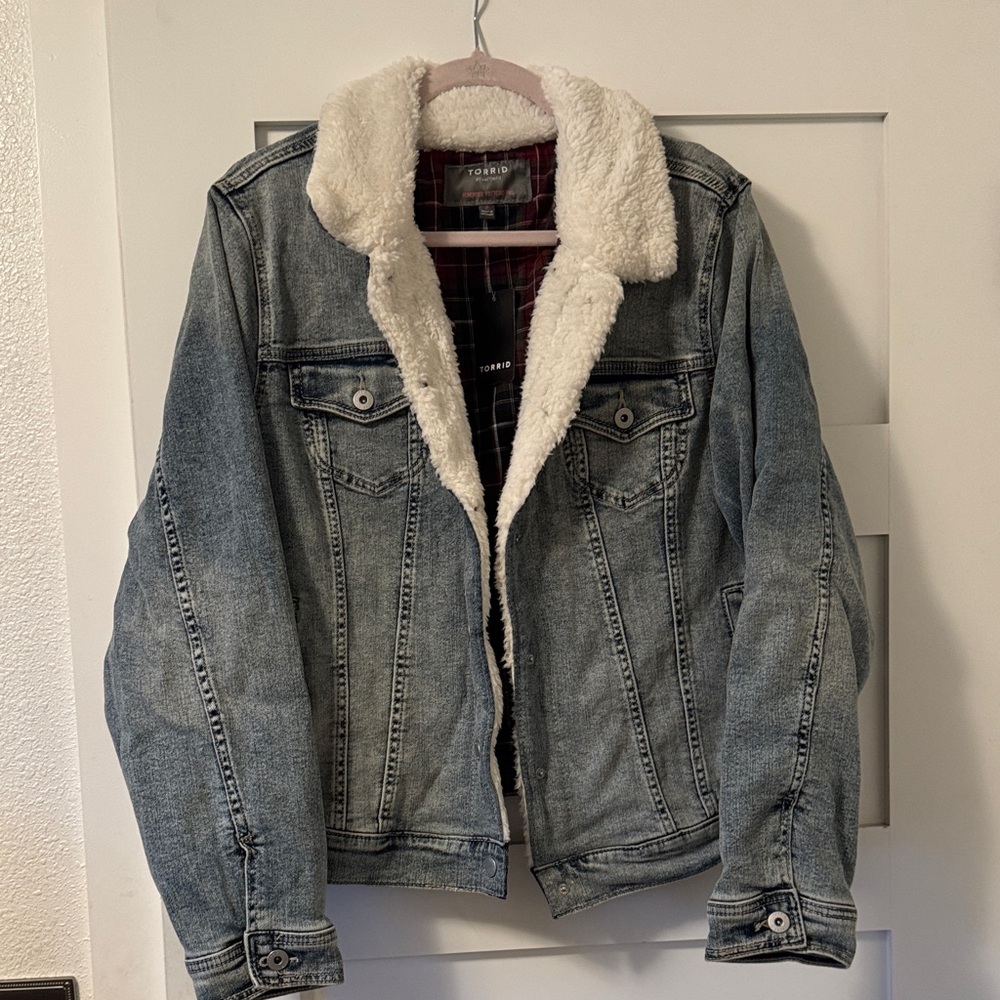 Torrid Size 2 Faux Sherpa Denim Trucker Jacket